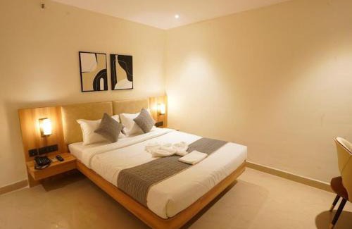 Rayadurg Hotel | Hotel Naveena grand