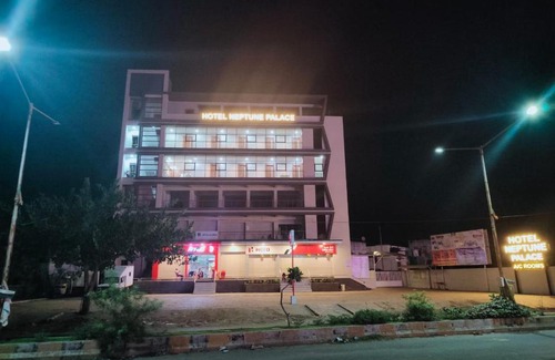 Vallabh Vidhyanagar Hotel | Hotel Neptune Palace