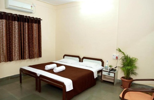 Ghodegaon Hotel | Hotel New India Bhimshakar