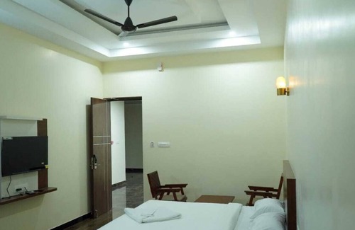 Pollachi Hotel | Hotel Nivetha Inn