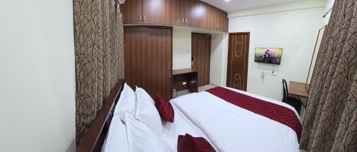 Chennai Hotel | Hotel NJ RESIDENCY NEAR DLF IT PARK, RMZ SOFTWARE PARK, L&T ECC, CHENNAI TRADE CENTRE & MIOT