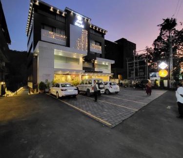 Adimaly Hotel | Hotel NovArk Munnar