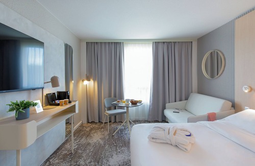 Grand Sud Hotel | Hotel Novotel Aix en Provence Pont de l'Arc Fenouillères