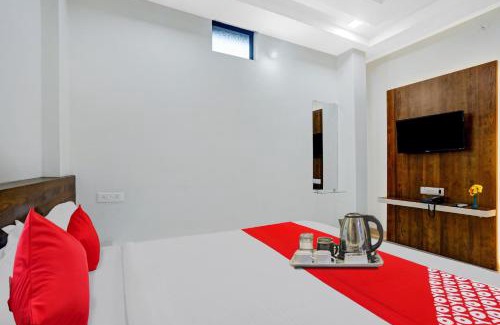 Rau Hotel | Hotel O Aashirwad