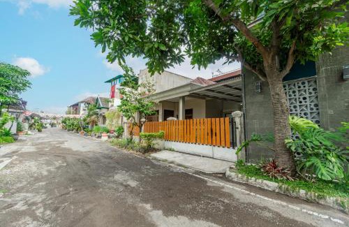 Jember Hotel | Hotel O Anasya Homestay