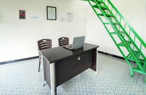 Jember Hotel | Hotel O Anasya Homestay