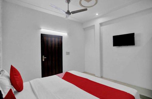 Sector 27 Hotel | Hotel O Crown