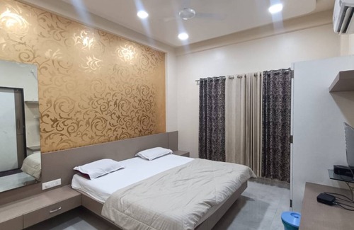 Nevasa Hotel | Hotel O Hari Vitthala Palace