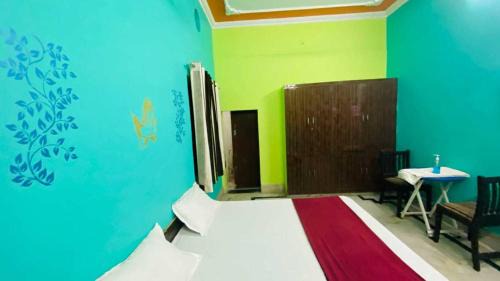 Ghaziabad Hotel | Hotel O Home Aradhya Residency
