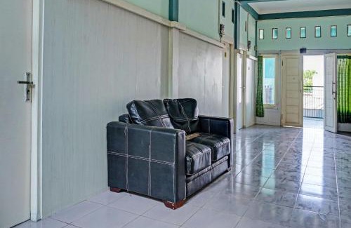 Karawang Hotel | Hotel O Home Stay Elis Cateliya Syariah