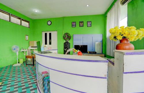 Gresik Hotel | Hotel O Homestay Kedamean