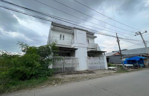 Tetebatu Hotel | Hotel O Kost Aisyah Near Citra Grand Galesong City(Pattalassang)