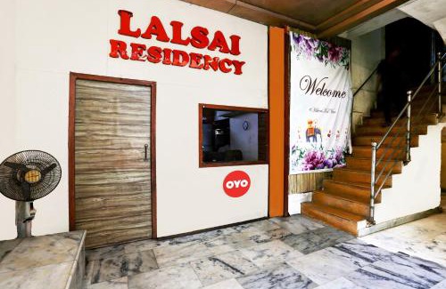 Lokhandwala Complex Hotel | Hotel O Lal Sai Residency
