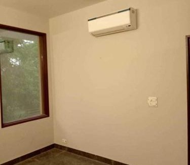 IMT Manesar Hotel | Hotel O Naveen Residancy