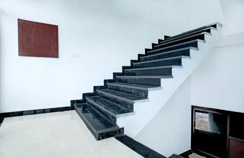 Rajpura Hotel | Hotel O NRI Guest House