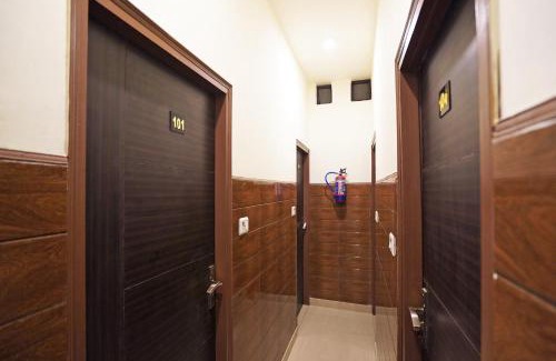 Azadpur Hotel | Hotel O Sai palace