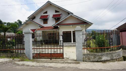 Poncokusumo Hotel | Hotel O Sakinah Homestay Bromo Syariah Near Rest Area Wringinanom