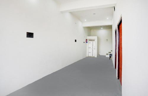 Amroha Hotel | Hotel O SHR Guest House