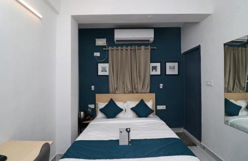 Kalighat Hotel | Hotel O Silver Key Deshapriya Park Near Kalighat Kali Temple