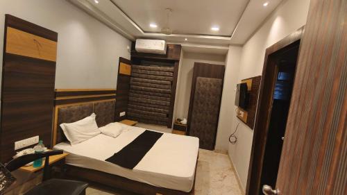 Kalighat Hotel | Hotel O The Lake Regency