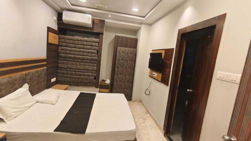 Kalighat Hotel | Hotel O The Lake Regency