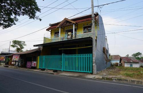 Bondowoso Hotel | Hotel O Yoko Kost Syariah