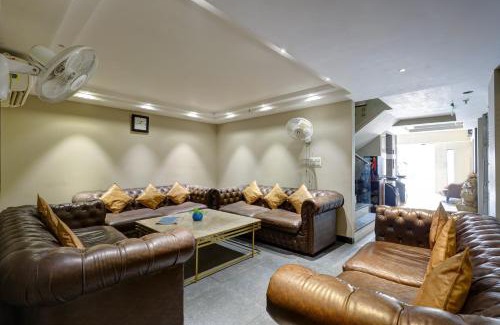 Paharganj Hotel | HOTEL OAK PLAZA - In-House Restaurant and Parking Near Connaught Place