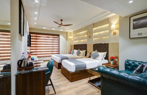 Paharganj Hotel | HOTEL OAK PLAZA - In-House Restaurant and Parking Near Connaught Place