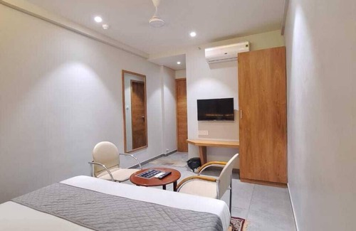 Somnath Hotel | HOTEL OM