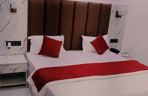 Haraiya Hotel | Hotel Omkar Palace