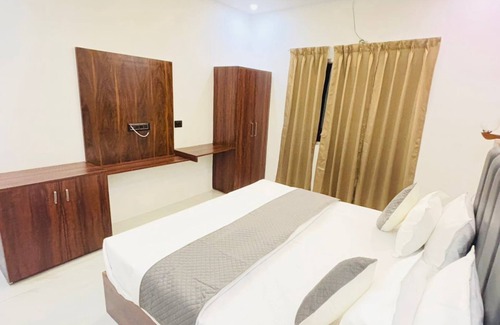 Haraiya Hotel | Hotel Omkar Palace
