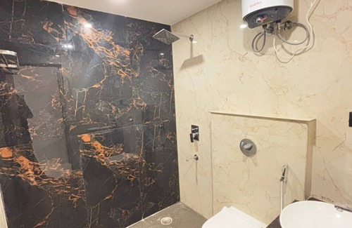 Haraiya Hotel | Hotel Omkar Palace