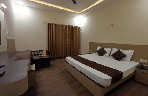 Sigra Hotel | Hotel Padmini International- Sigra