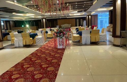 Dera Bassi Hotel | Hotel Paras