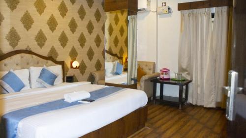 Nagpur Hotel | Hotel Parashar check in