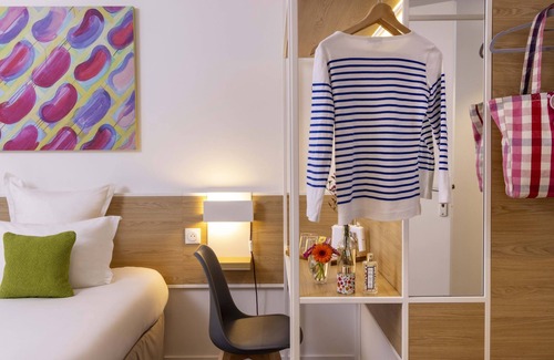 Saint-Vincent-de-Paul Hotel | Hotel Paris Louis Blanc