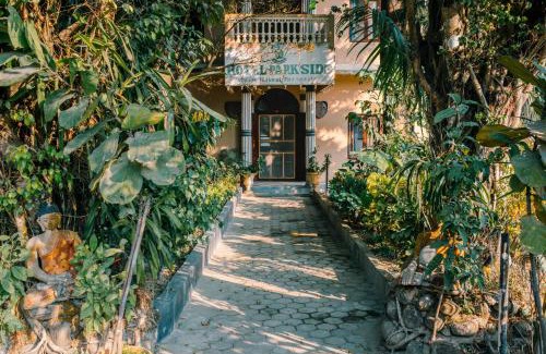 Sauraha Hotel | Hotel Parkside & Swimming Pool-Between Greenery and Azure ,Your Perfect Retreat