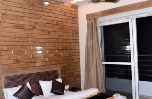 Nainital Hotel | Hotel Payal Mall Road Lake View Nainital - Prime Location - Spacious and Hygiene Room