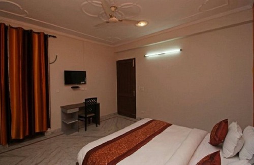 Sector 27 Bed & Breakfast | Hotel Petals Elite 2