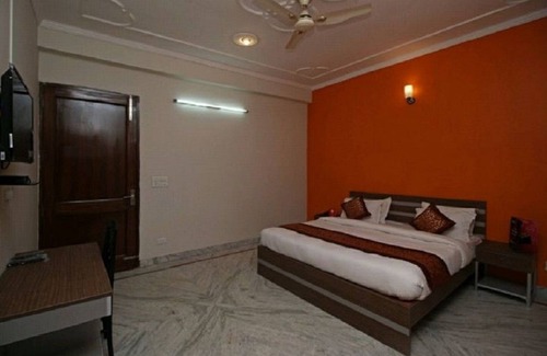 Sector 27 Bed & Breakfast | Hotel Petals Elite 2
