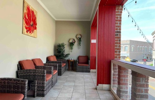 Laurel House | Hotel Pinehurst- Central Ave Suite 208