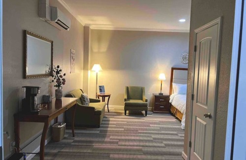 Laurel House | Hotel Pinehurst- Pine Belt Suite 207