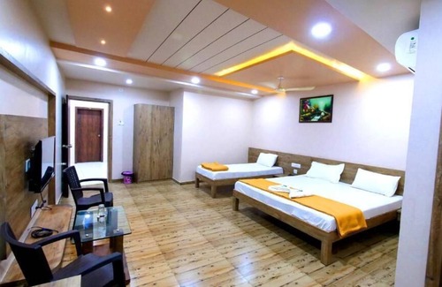 Veraval Hotel | Hotel Platinum