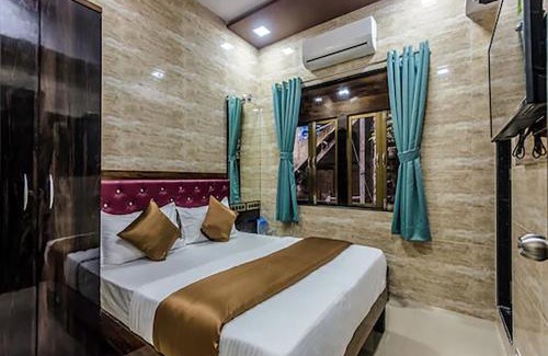 Prabhadevi Hotel | Hotel Plaza- Near Byculla Railway Station