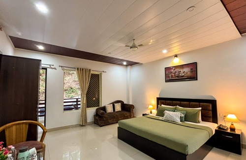 Lansdowne Hotel | Hotel Prince Valley