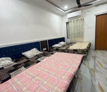 Omkareshwar Hotel | Hotel pujari palace