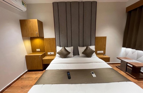 Navrangpura Hotel | Hotel Pulse Town