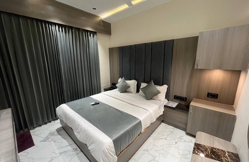 Navrangpura Hotel | Hotel Pulse Town