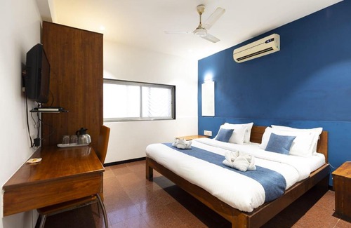 Vile Parle West Hotel | Hotel Qdeck by KAESH FOOD &STAY