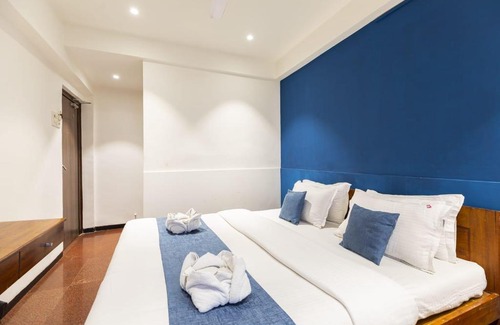 Vile Parle West Hotel | Hotel Qdeck by KAESH FOOD &STAY